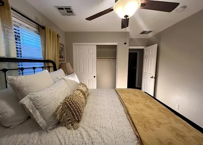 La De Lucy, Llc Holiday home *